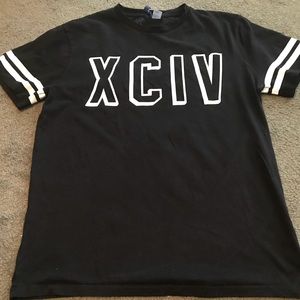 Men’s H&M “Roman Numeral” tee sz M